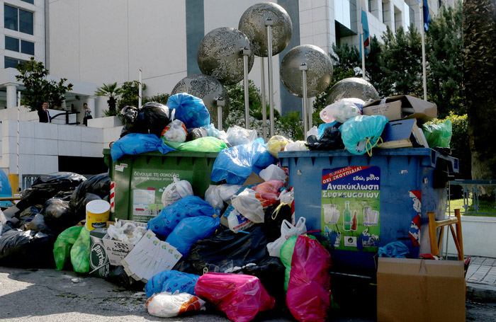 Στο έλεος των σκουπιδιών: Απέραντη χωματερή το Λεκανοπέδιο