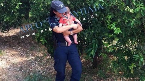 «Ήταν αυτονόητο», λέει η αστυνομικός που ηρέμησε μωρό μετά από τροχαίο