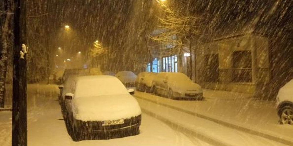 Απίστευτες εικόνες: Χιόνισε στην Φλώρινα την ώρα που η Κρήτη έχει 30άρια