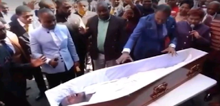 Νότια Αφρική: Σάλος με τον πάστορα που «ανέστησε» νεκρό