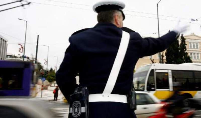 Πτολεμαΐδα: Η Τροχαία «έκοψε» κλήση σε αυτοκίνητο που έπαιζε από μεγάφωνο το «Μακεδονία ξακουστή» (φωτο)