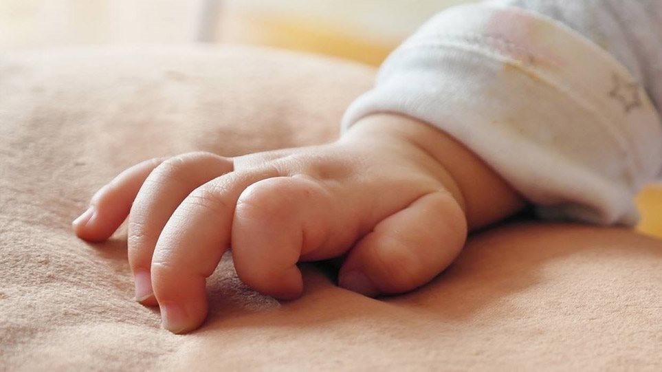 Ξεψύχησε νεογέννητο μωρό έχοντας 71 κατάγματα – Οι γονείς του πίσω από τη δολοφονία