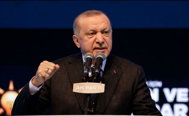 Τουρκία – Σε «ελεύθερη πτώση» το κόμμα του Ερντογάν