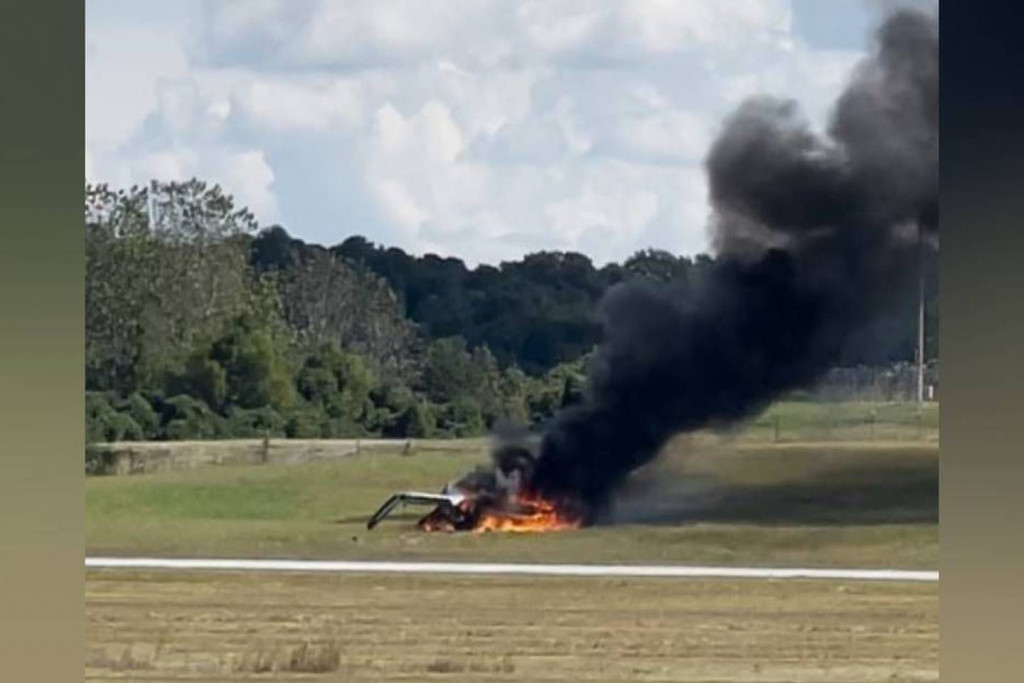 Αεροπλάνο συνετρίβη και τυλίχτηκε στις φλόγες στο αεροδρόμιο της Γεωργίας – Δείτε βίντεο
