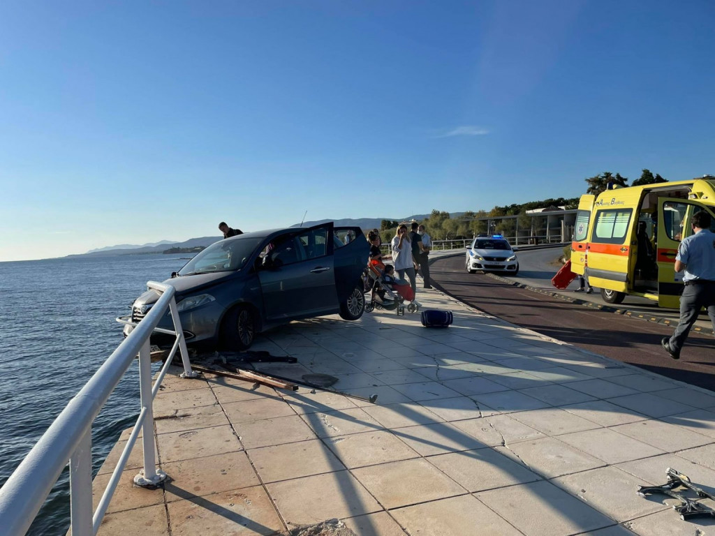 Αλεξανδρούπολη – Τρομακτικό τροχαίο – Αυτοκίνητο παρέσυρε παγκάκι, γυναίκα έπεσε στη θάλασσα