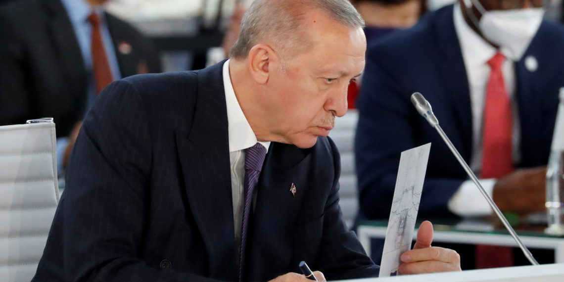 Τουρκία: Η κριτική στον Ερντογάν βλάπτει σοβαρά τη διπλωματία – Παύθηκαν 9 πρόξενοι