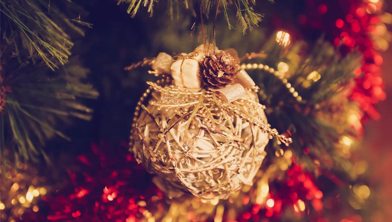 Κρήτη – Χριστούγεννα: «Τσουχτερές» αυξήσεις 20% στις τιμές των στολιδιών και 40% στα δέντρα