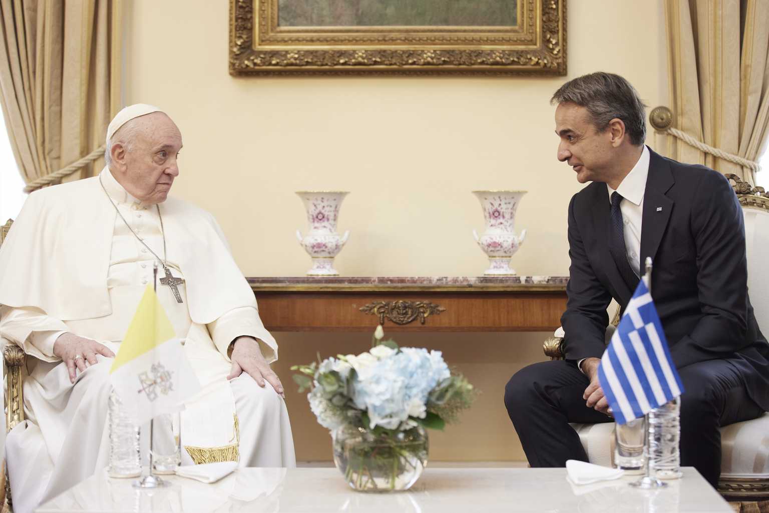 Κυριάκος Μητσοτάκης – Πάπας Φραγκίσκος: Το τετ α τετ στο Προεδρικό Μέγαρο – Η συνάντηση με τον πρωθυπουργό του Βατικανού