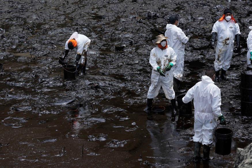 Περού: «Όλα βρωμάνε θάνατο» – Ανυπολόγιστη καταστροφή από τη διαρροή πετρελαίου