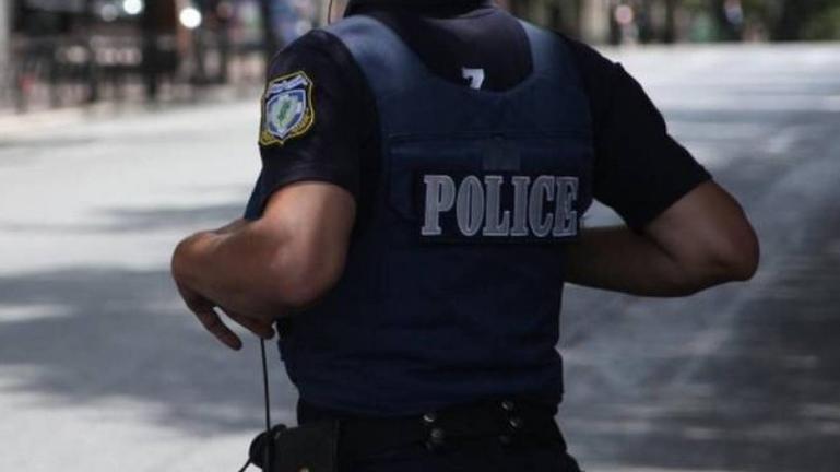 Ηλιούπολη: Eπίθεση αγνώστων σε αστυνομικό – Του πήραν τον ασύρματο