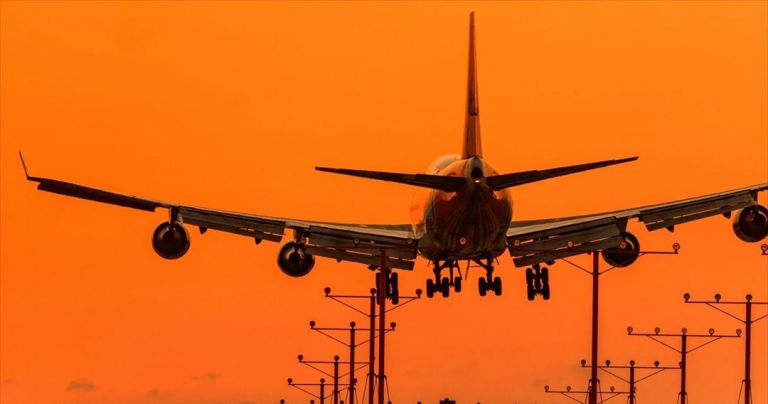 ΗΠΑ – Θα χτυπήσει την Τετάρτη η «καταστροφική» κρίση τις αερομεταφορές;