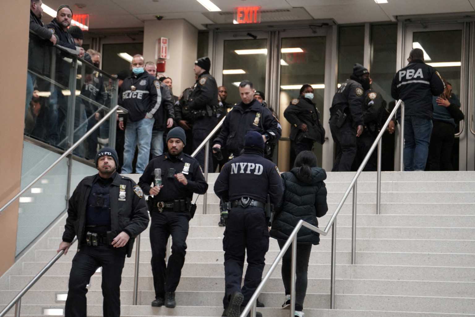 Νέα Υόρκη: Νεκρός αστυνομικός από πυροβολισμούς στο Χάρλεμ