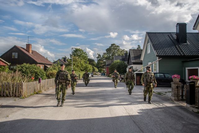 Στρατό και τεθωρακισμένα κατά της Ρωσίας βγάζει στη Βαλτική η Σουηδία
