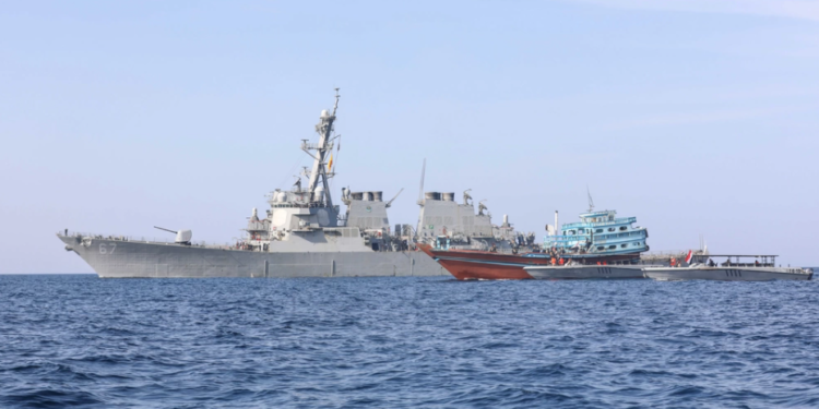 U.S Navy: «Έπιασε στα πράσα» πλοίο με βαρύ ιστορικό και ύποπτο φορτίο [pics]