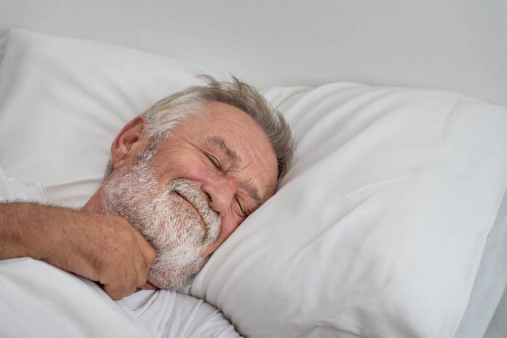 Έρευνα: Οι επτά ώρες ύπνου είναι η ιδανική ποσότητα από τη μέση έως την τρίτη ηλικία