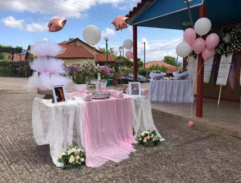 Ραγίζουν καρδιές στην κηδεία της 3χρονης: Ροζ μπαλόνια και κουφέτα