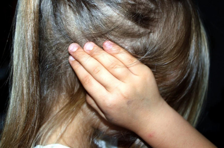 Αμύνταιο: 12χρονο κορίτσι εκμυστηρεύτηκε στους δασκάλους τον βιασμό από τον πατέρα της