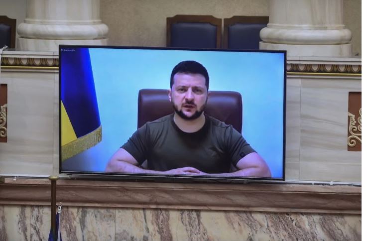 Βολοντίμιρ Ζελένσκι: Η απάντησή του για το τάγμα Αζόφ και το βίντεο που προβλήθηκε στην ελληνική Βουλή