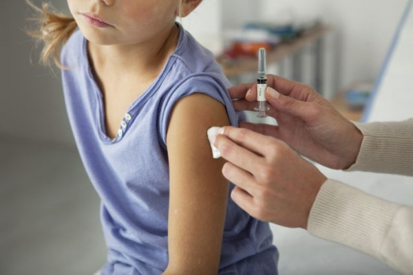 Πολιομυελίτιδα: Ανιχνεύτηκε στα λύματα στη Βρετανία – Τι λένε οι ειδικοί