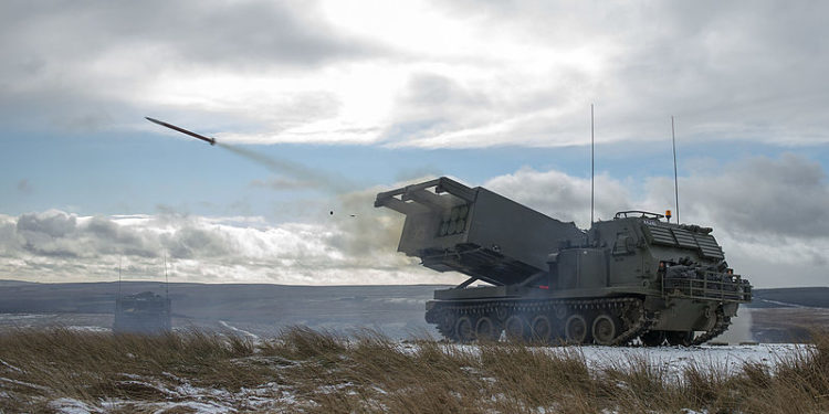 Βρετανία: Θα στείλει άμεσα πυραυλικά συστήματα GMLRS στην Ουκρανία – Εξετάζει την αποστολή Harpoon