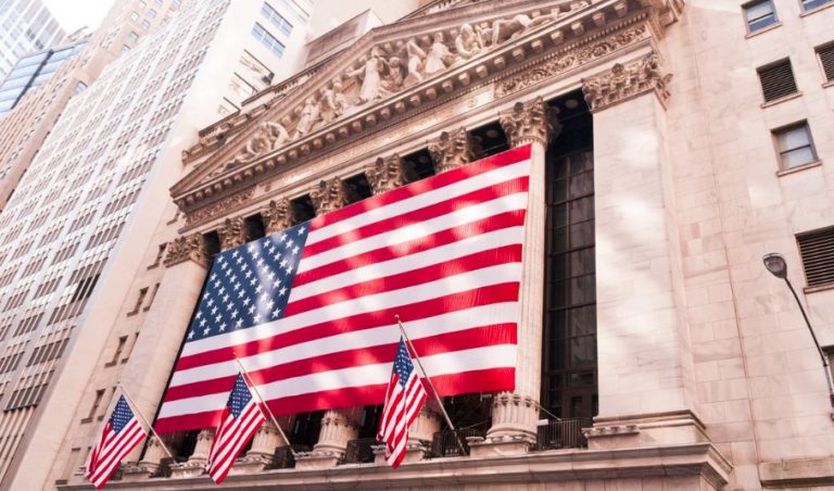 Wall Street: Το ισχυρό δολάριο ρίχνει βαριά την σκιά του στην κερδοφορία των αμερικανικών πολυεθνικών