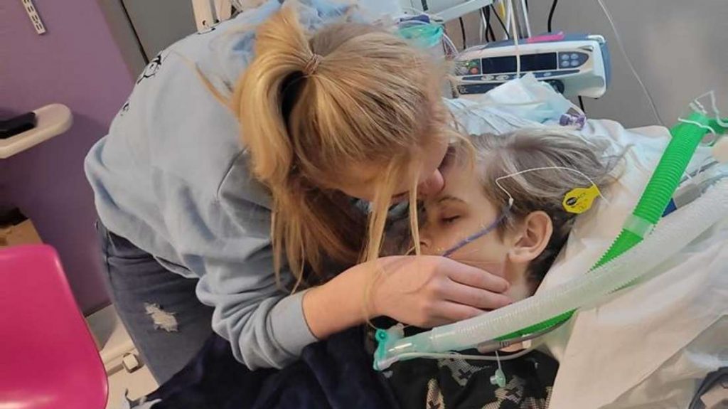 Βρετανία: Τελειώνει ο χρόνος για τον 12χρονο Αρτσι – Οι γιατροί θα τον αποσυνδέσουν από τη μηχανική υποστήριξη