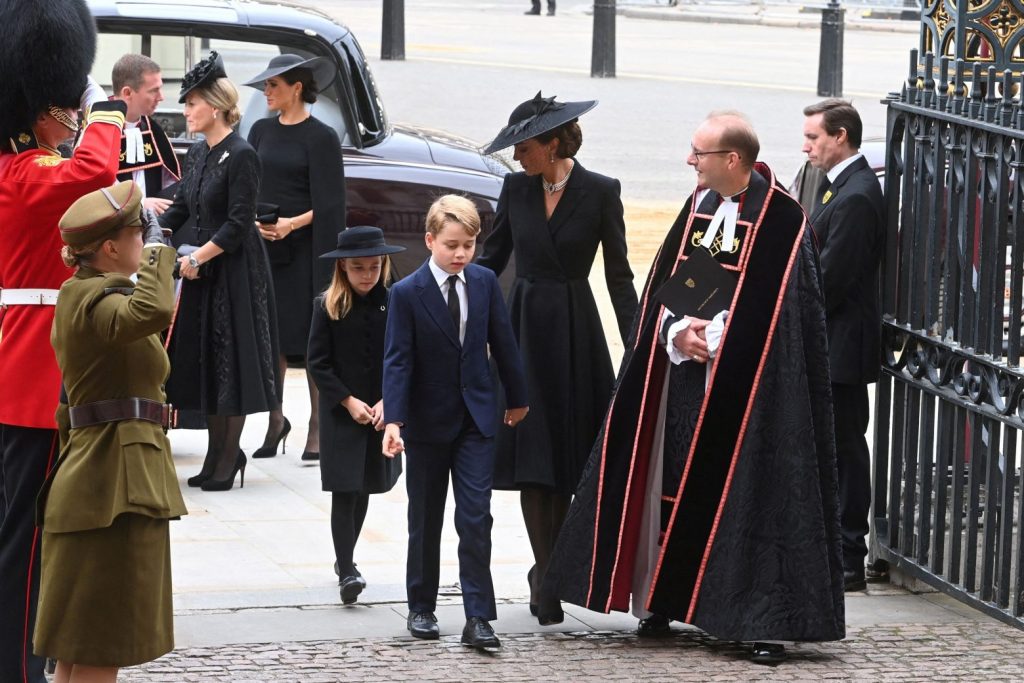 Βρετανία: «Ο μπαμπάς μου θα γίνει βασιλιάς οπότε καλύτερα να προσέχετε», είπε ο πρίγκιπας Τζορτζ στους συμμαθητές του