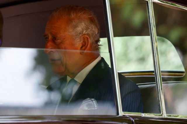 Μεγάλη Βρετανία: Συμμαθητής του βασιλιά Καρόλου κράτησε τα μαλλιά του για 50 χρόνια