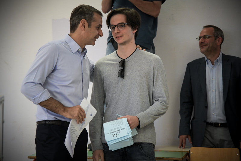 Κωνσταντίνος Μητσοτάκης: Επικρότησε με ανάρτηση την τοποθέτηση του πατέρα του για τον εκλογικό νόμο