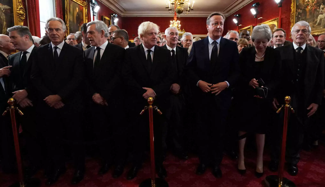 Βασιλιάς Κάρολος: 6 πρώην πρωθυπουργοί της Βρετανίας παρακολούθησαν τη στέψη του