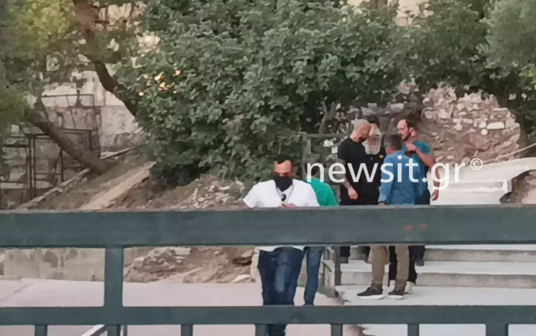 Ακρόπολη: Συνελήφθη ο άνδρας που ανέβηκε στη σκαλωσιά και ζητούσε να δει τον Μητσοτάκη