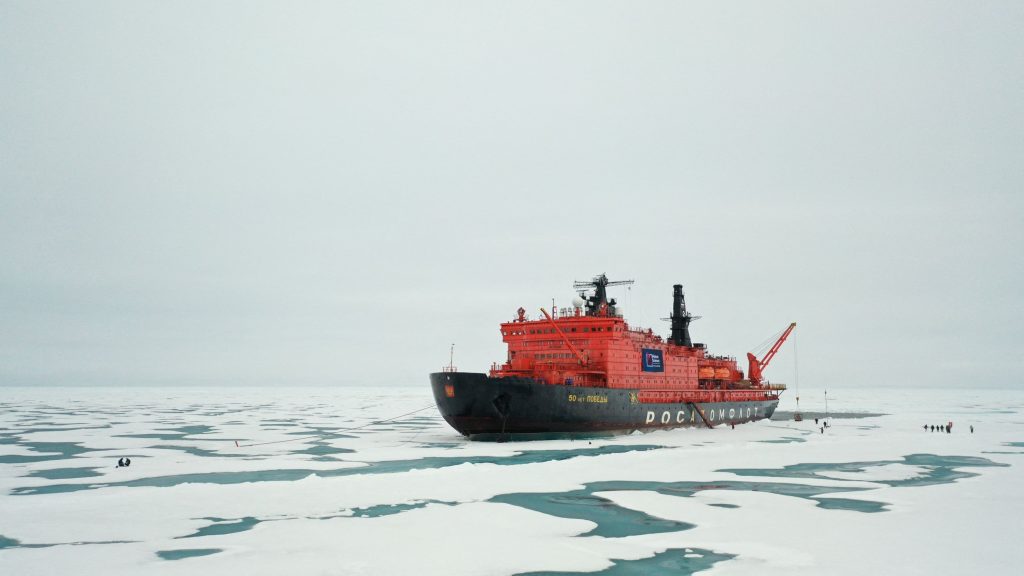 Βλαντίμιρ Πούτιν: Προβάλλει την ισχύ της Ρωσίας στην Αρκτική με την καθέλκυση πυρηνικών παγοθραυστικών