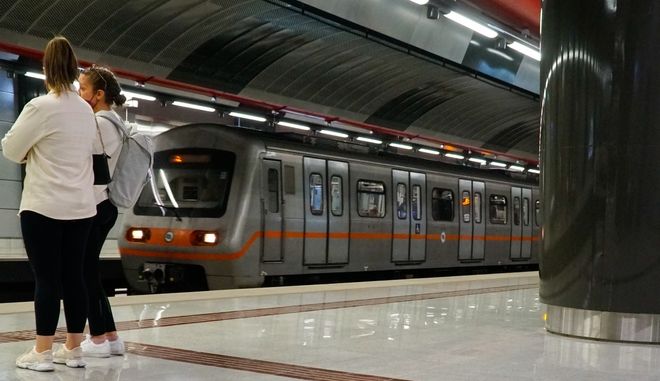 Μετρό: Πτώση γυναίκας στον σταθμό του Αιγάλεω – Έκλεισαν σταθμοί