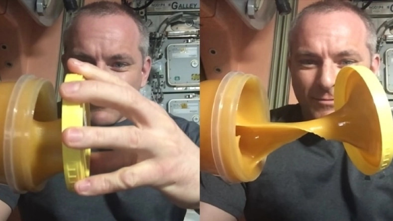 Αστροναύτης ανοίγει βάζο με μέλι στο διάστημα – Δείτε το απίθανο βίντεο