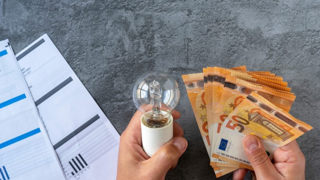 Λογαριασμοί ρεύματος: Τι φέρνει στα νοικοκυριά το τέλος της εποχής των επιδοτήσεων