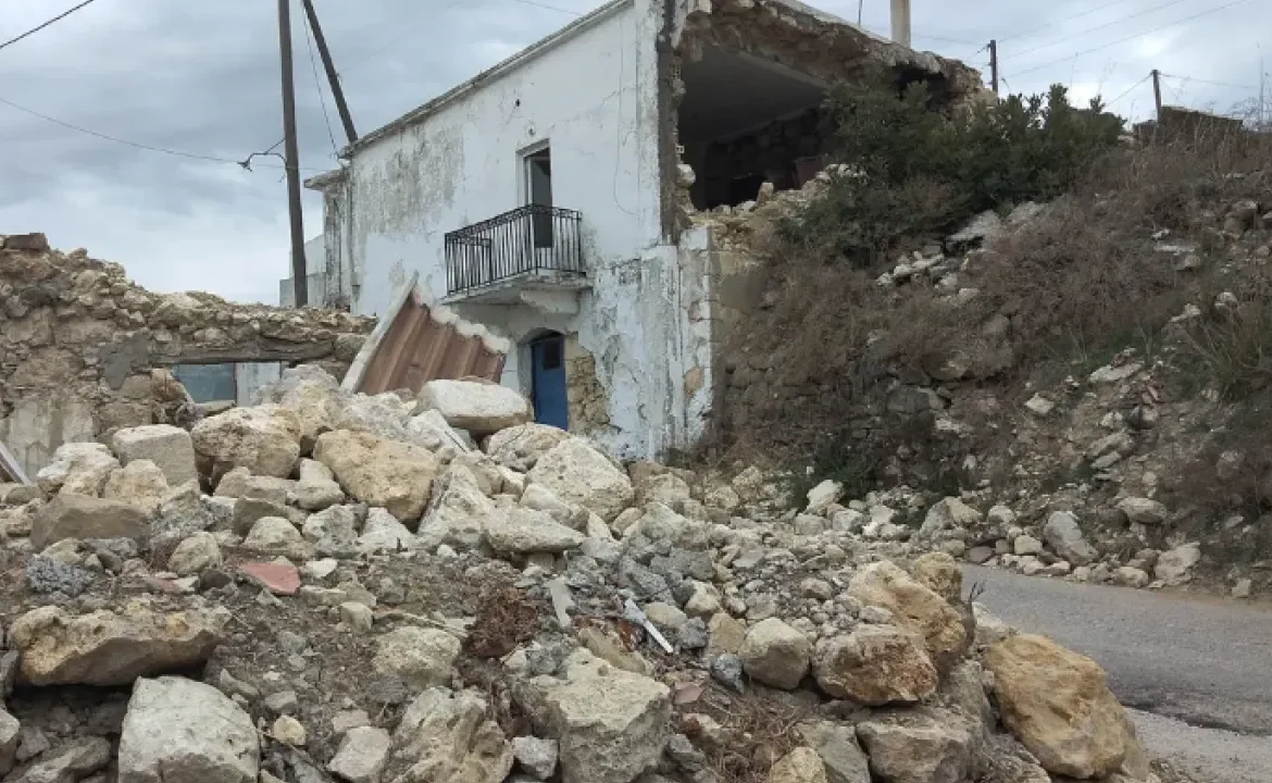 Αρκαλοχώρι: 2 χρόνια μετά τον σεισμό και ο Γολγοθάς συνεχίζεται για τους σεισμόπληκτους - «Από 2.000 φακέλους για αποζημιώσεις έχουν εγκριθεί μόλις 29»