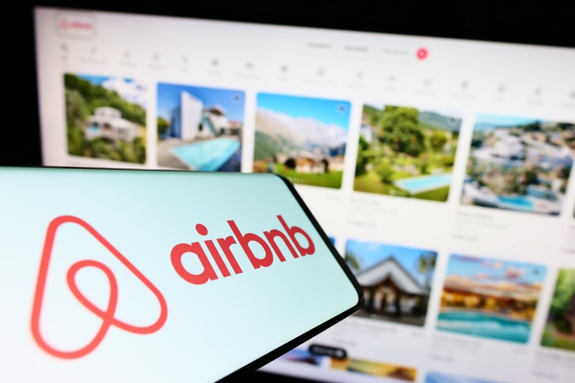 Airbnb: Ποιους θα χτυπήσει η επιβολή ΦΠΑ