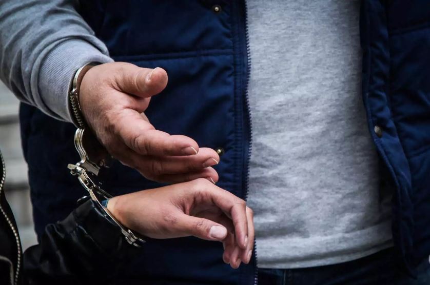 Δύο συλλήψεις για απόπειρα ανθρωποκτονίας και ληστεία σε Νέα Μάκρη και Σπάτα