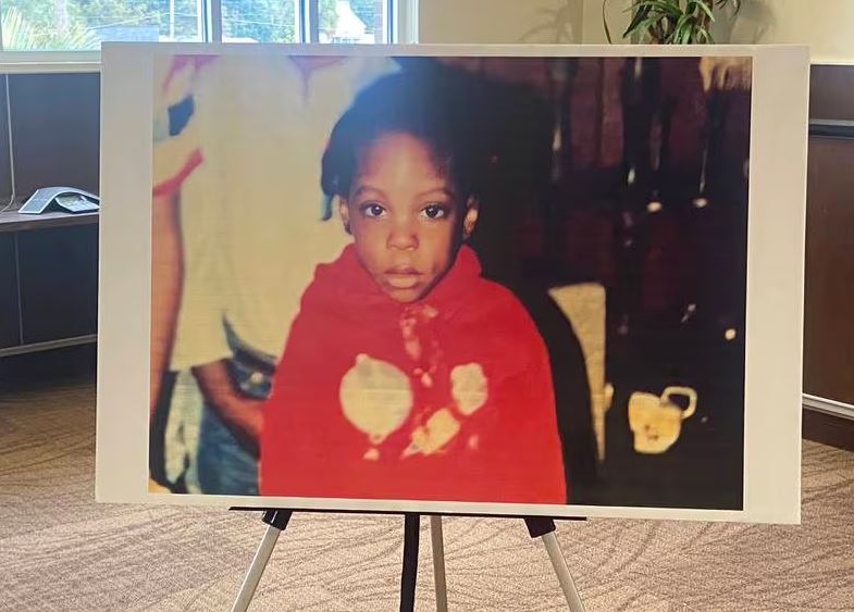 ΗΠΑ: Ταυτοποιήθηκε 5χρονη που είχε βρεθεί σε χωματερή το 1988 – Συνελήφθησαν η μητέρα και ο φίλος της