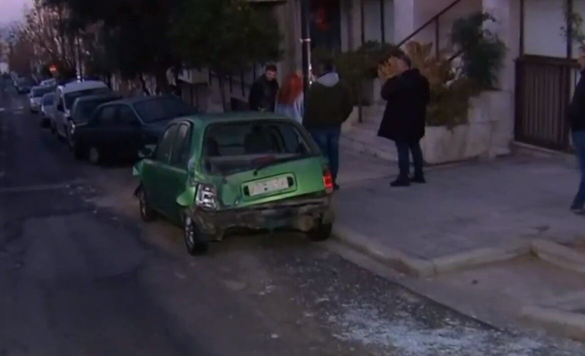 Θεσσαλονίκη: Λεωφορείο του ΟΑΣΘ πήρε «παραμάζωμα» παρκαρισμένα αυτοκίνητα